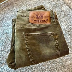 Diesel D-strukt corduroy jeans in beige. Slim Fit size 33/32.